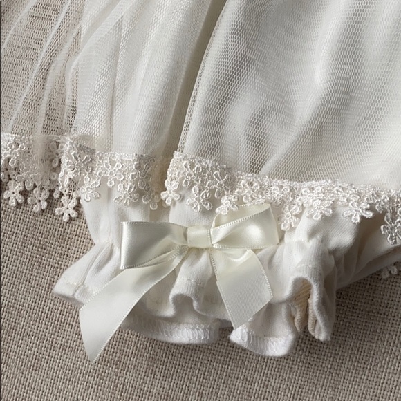 Baby girl lace overlay outfit - Picture 3 of 8